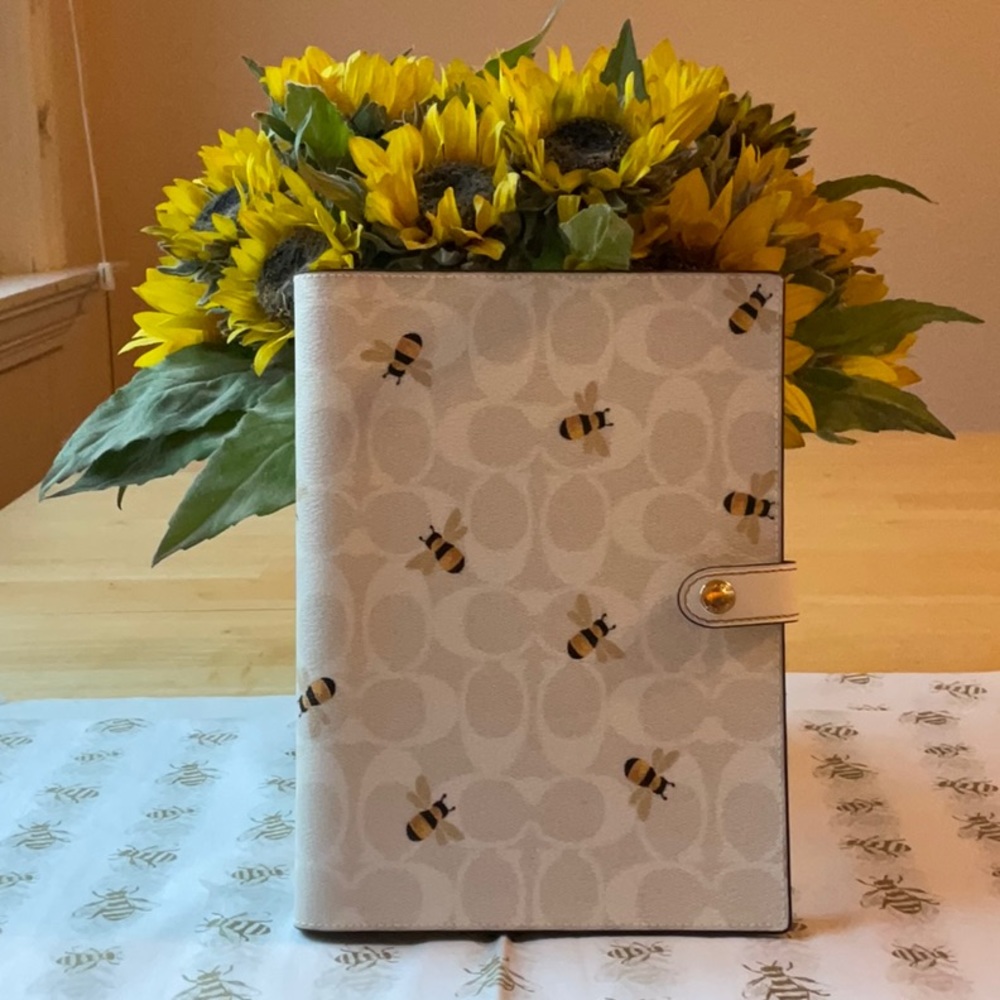 🐝 COACH BEE NOTEBOOK  🐝NWT🐝